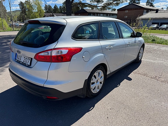 Ford Focus 2 of 8
