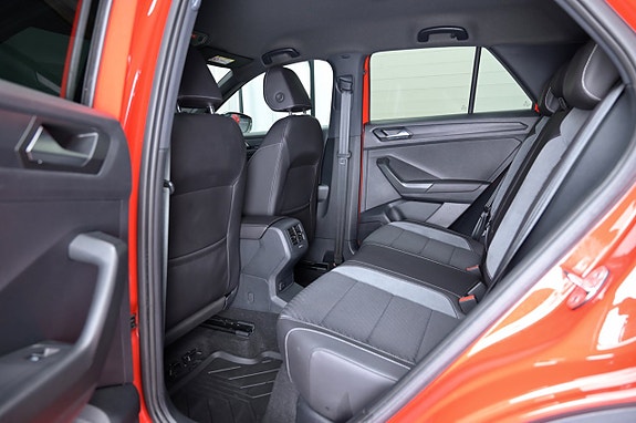 Volkswagen T-Roc 11 of 23