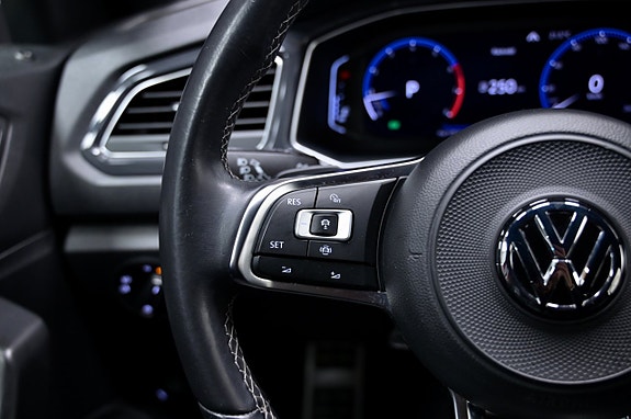 Volkswagen T-Roc 18 of 23