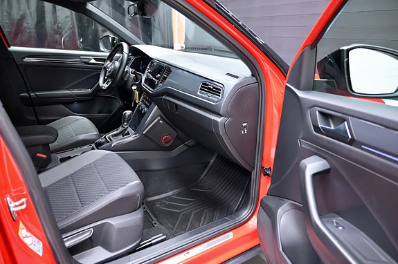 Volkswagen T-Roc 12 of 23