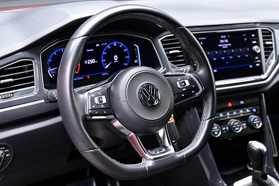 Volkswagen T-Roc 17 of 23