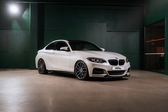 BMW M235i 5 of 27