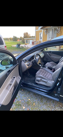 Volkswagen Passat 2 of 2