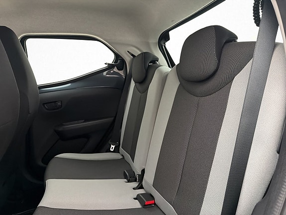 Toyota Aygo 13 of 23