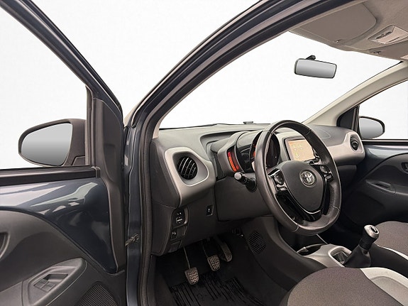 Toyota Aygo 8 of 23