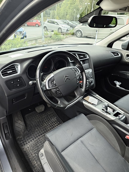 Citroen C4 7 of 8