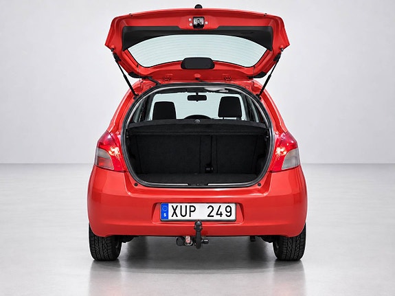 Toyota Yaris 8 of 27