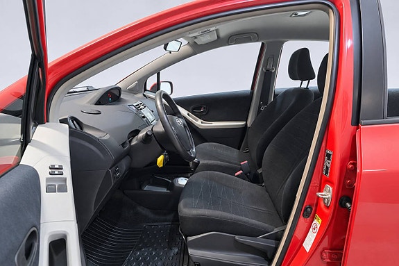 Toyota Yaris 12 of 27