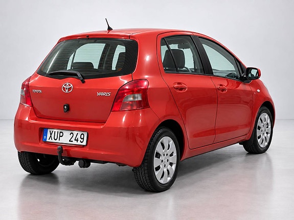 Toyota Yaris 9 of 27