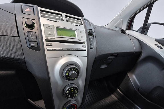 Toyota Yaris 21 of 27