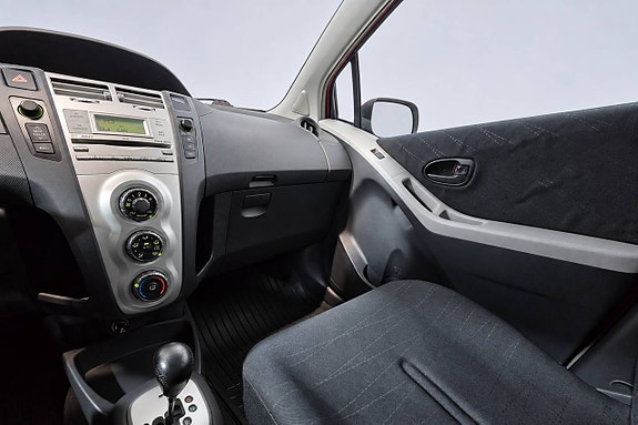 Toyota Yaris 26 of 27