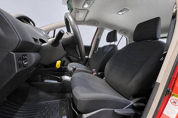 Toyota Yaris 13 of 27