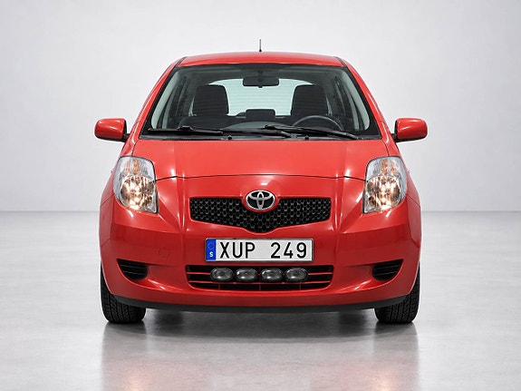 Toyota Yaris 3 of 27