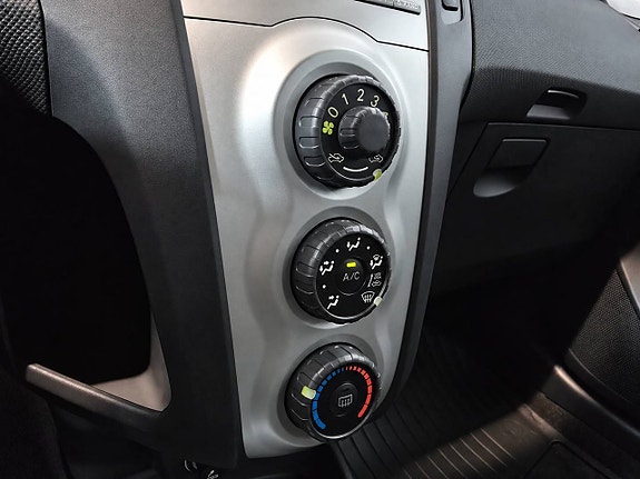 Toyota Yaris 22 of 27