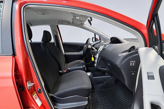 Toyota Yaris 14 of 27
