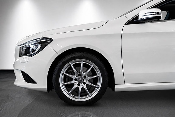 Mercedes-Benz CLA200 3 of 25