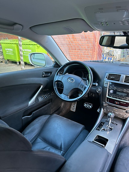 Lexus IS250 10 of 12