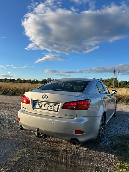 Lexus IS250 4 of 12
