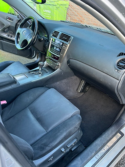 Lexus IS250 6 of 12