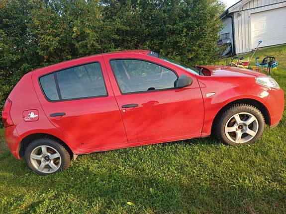 Dacia Sandero 3 of 3