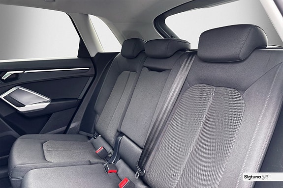 Audi Q3 16 of 27