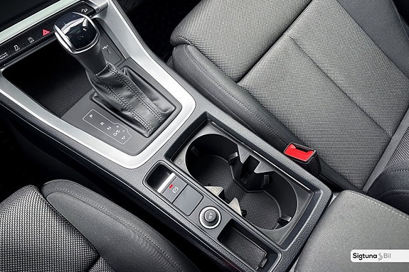 Audi Q3 17 of 27