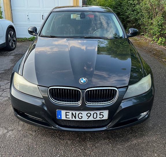 BMW 320d 2 of 6
