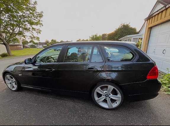BMW 320d 4 of 6