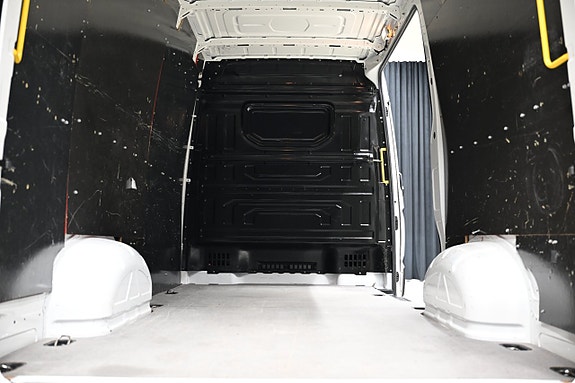 Volkswagen Crafter 9 of 28