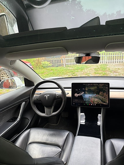 Tesla Model 3 4 of 6