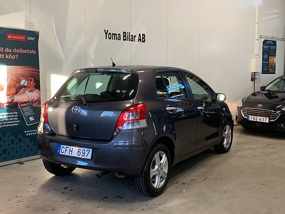 Toyota Yaris 4 of 9