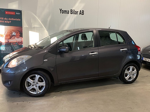 Toyota Yaris 2 of 9
