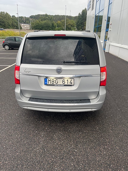 Lancia Voyager 4 of 8