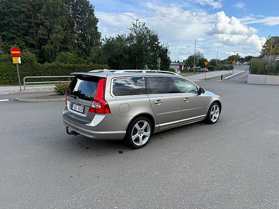 Volvo V70 3 of 6