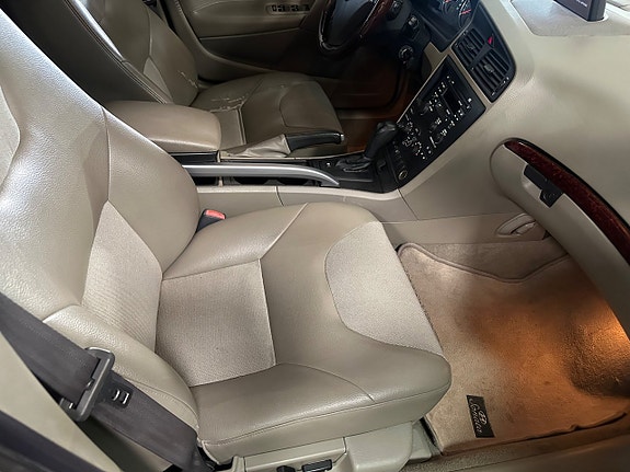 Volvo XC70 7 of 14