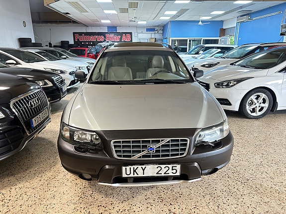 Volvo XC70 2 of 14