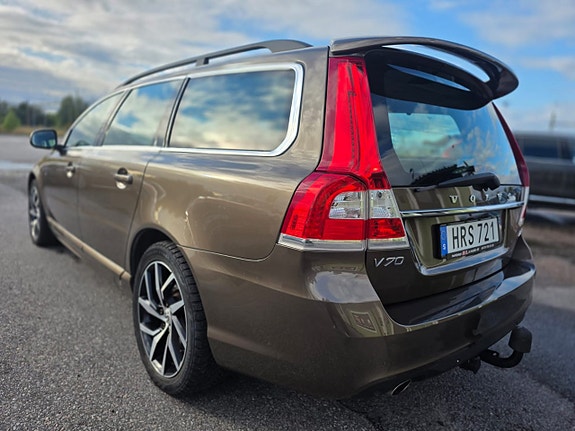 Volvo V70 2 of 17