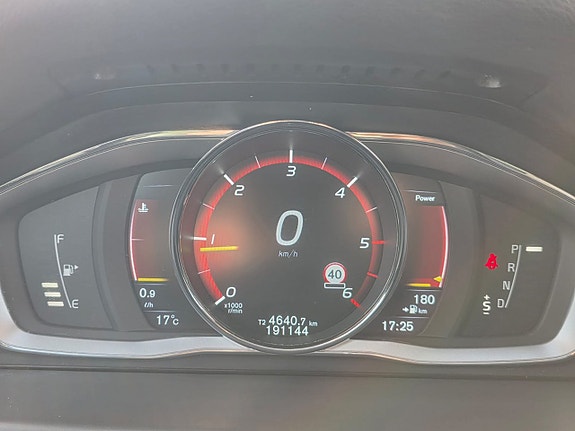 Volvo V70 8 of 17