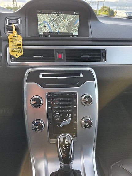 Volvo V70 7 of 17