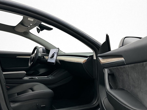 Tesla Model 3 27 of 30