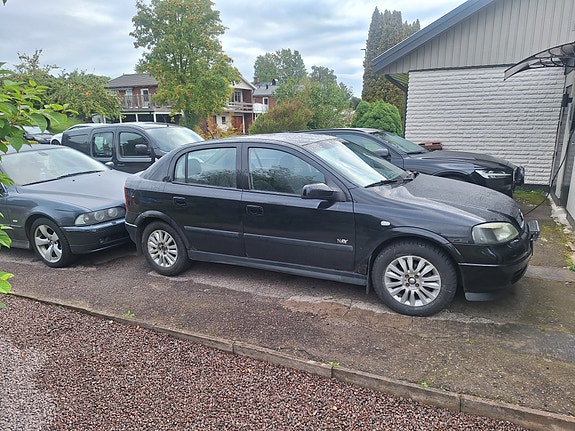 Opel Astra 2 of 3