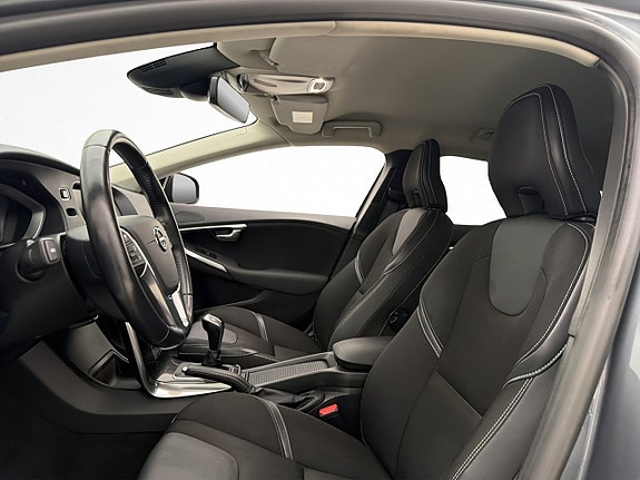 Volvo V40 11 of 30