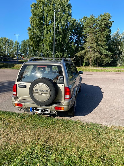 Suzuki Grand Vitara 4 of 10