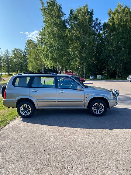 Suzuki Grand Vitara 3 of 10