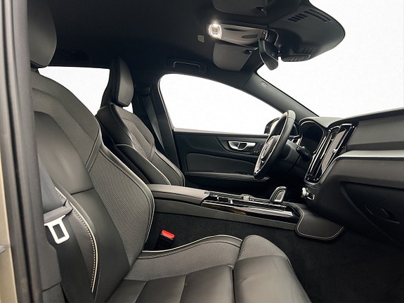 Volvo V60 13 of 30
