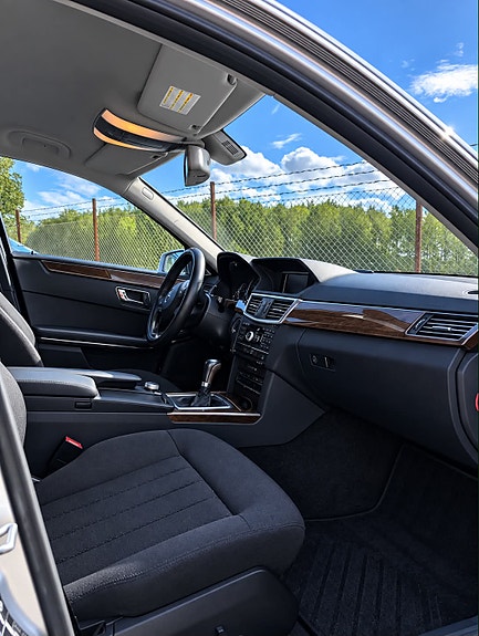 Mercedes-Benz E200 7 of 10