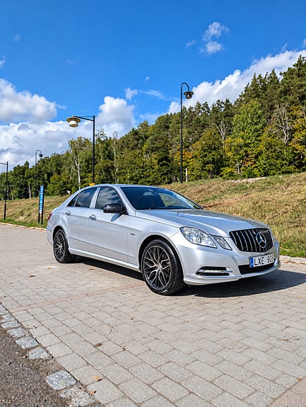 Mercedes-Benz E200 2 of 10