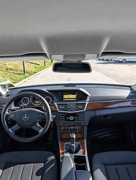 Mercedes-Benz E200 6 of 10