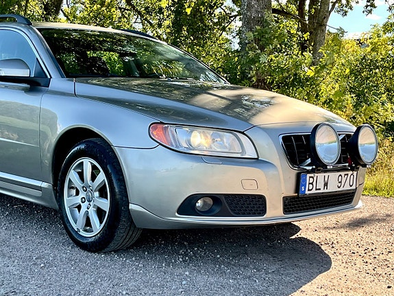Volvo V70 12 of 14