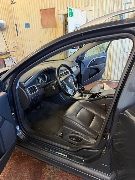 Volvo V70 6 of 7